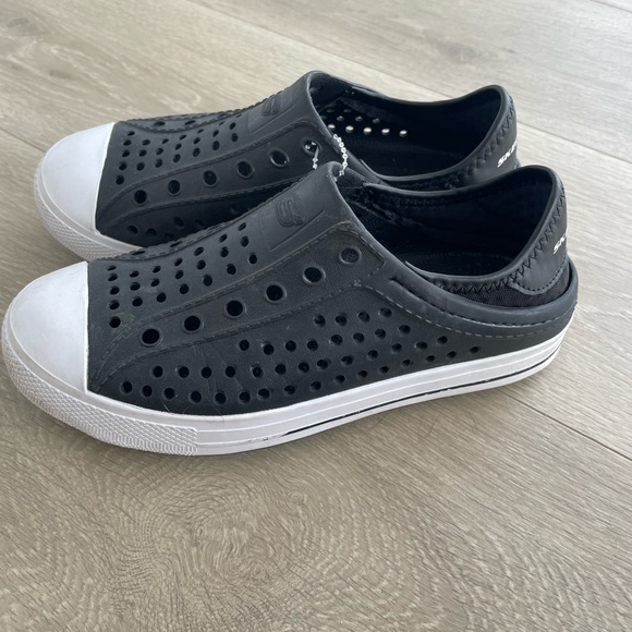 Boys slip on sketchers - Picture 3 of 5